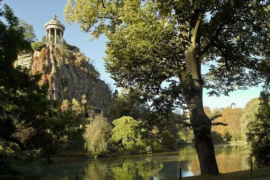 Apartment 2 Bedroom With Balcony / Park Buttes Chaumont /jourdain